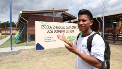 Photo of “Fiz parte da construção e vou terminar meus estudos aqui”, diz aluno que fará EJA na primeira Escola da Floresta do país